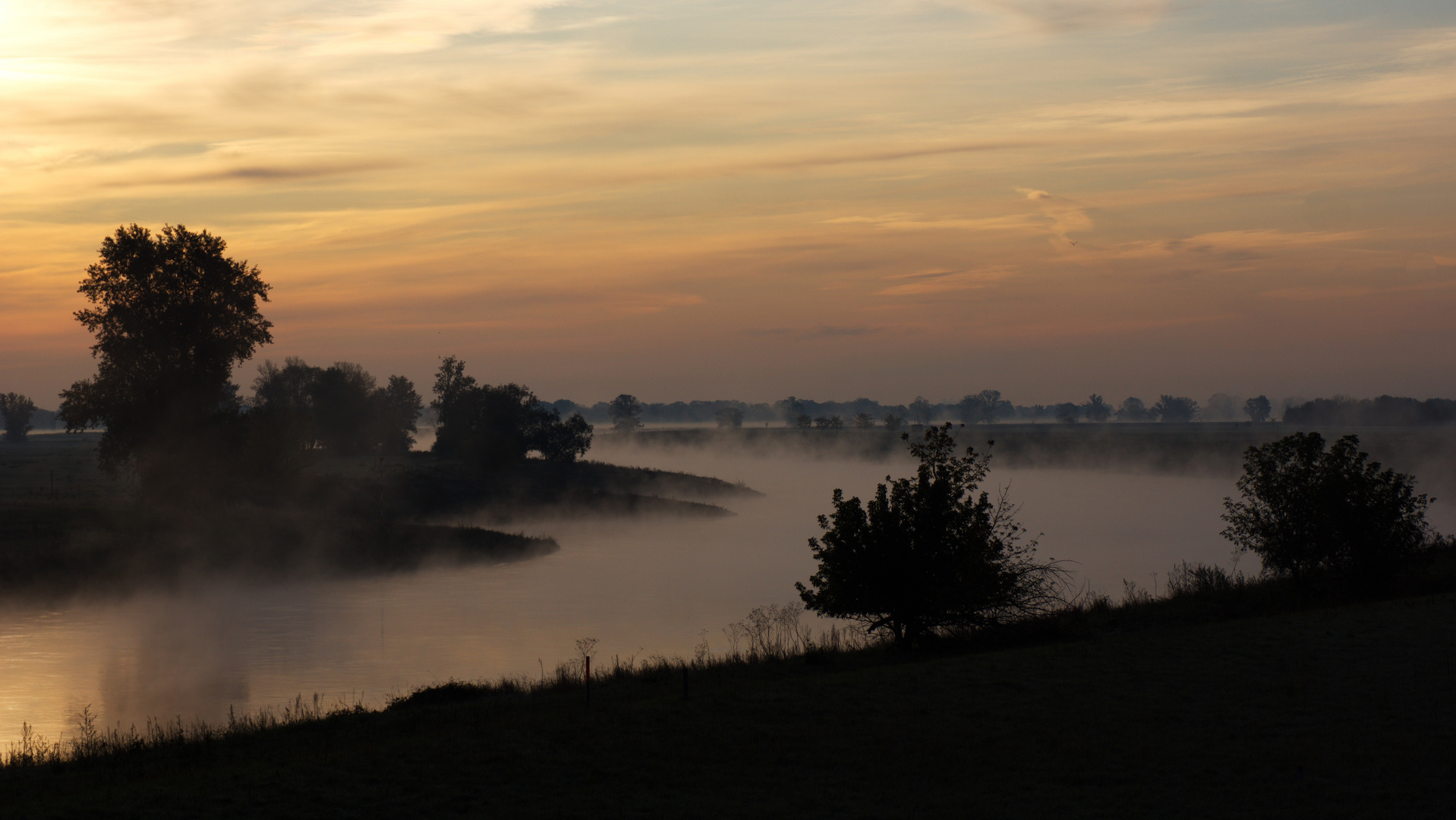 Die Elbe dampfte (3).