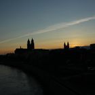 Die Elbe, der Dom, Kloster Liebe Frauen und die Grüne Zitadelle, Magdeburg im Abendrot