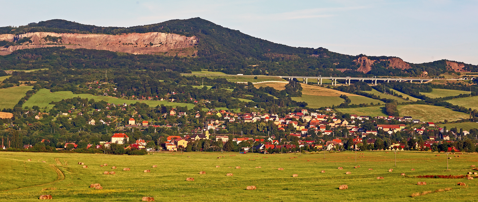 Die Elbe fließt zwischen den beiden Orten die hier Labe heißt...