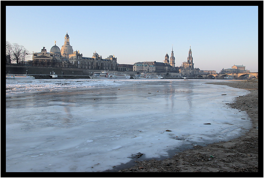 Die Elbe friert zu!