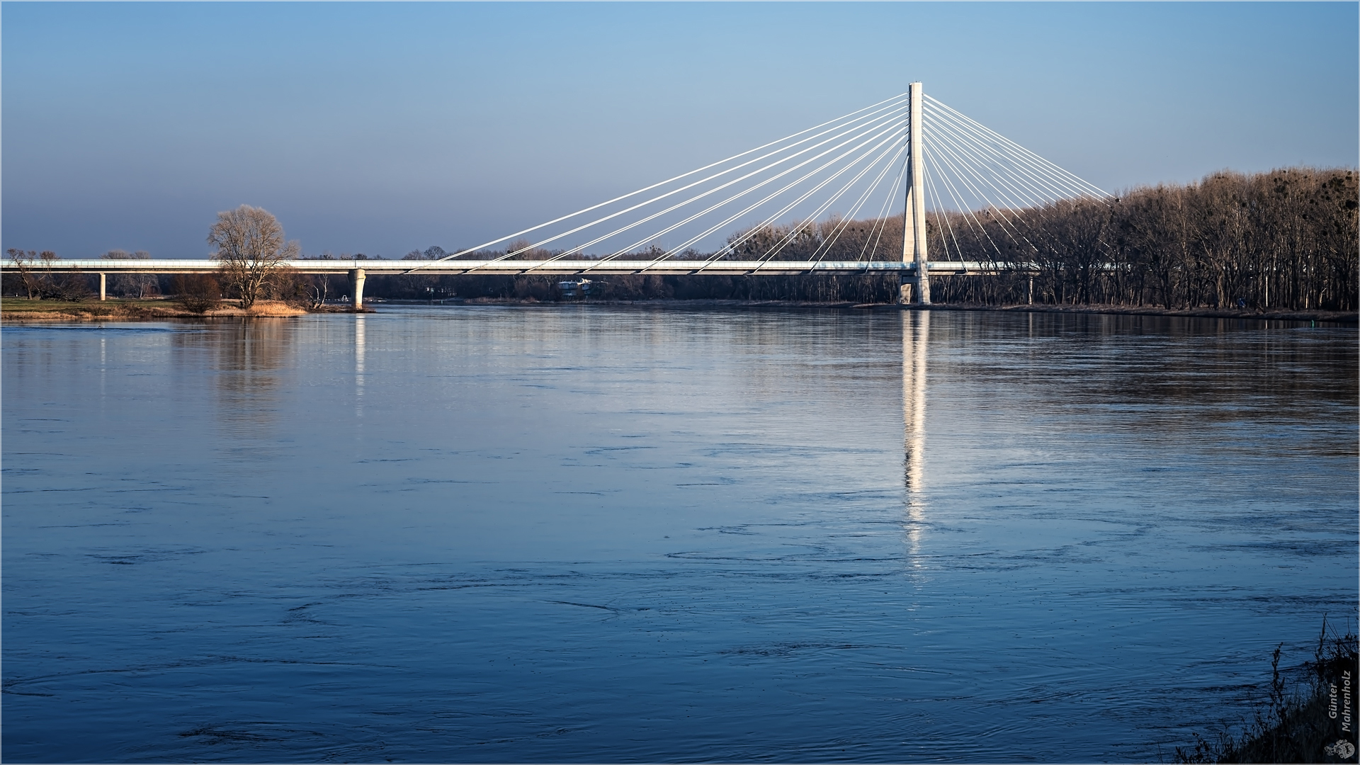 Die Elbe hat wieder viel Wasser