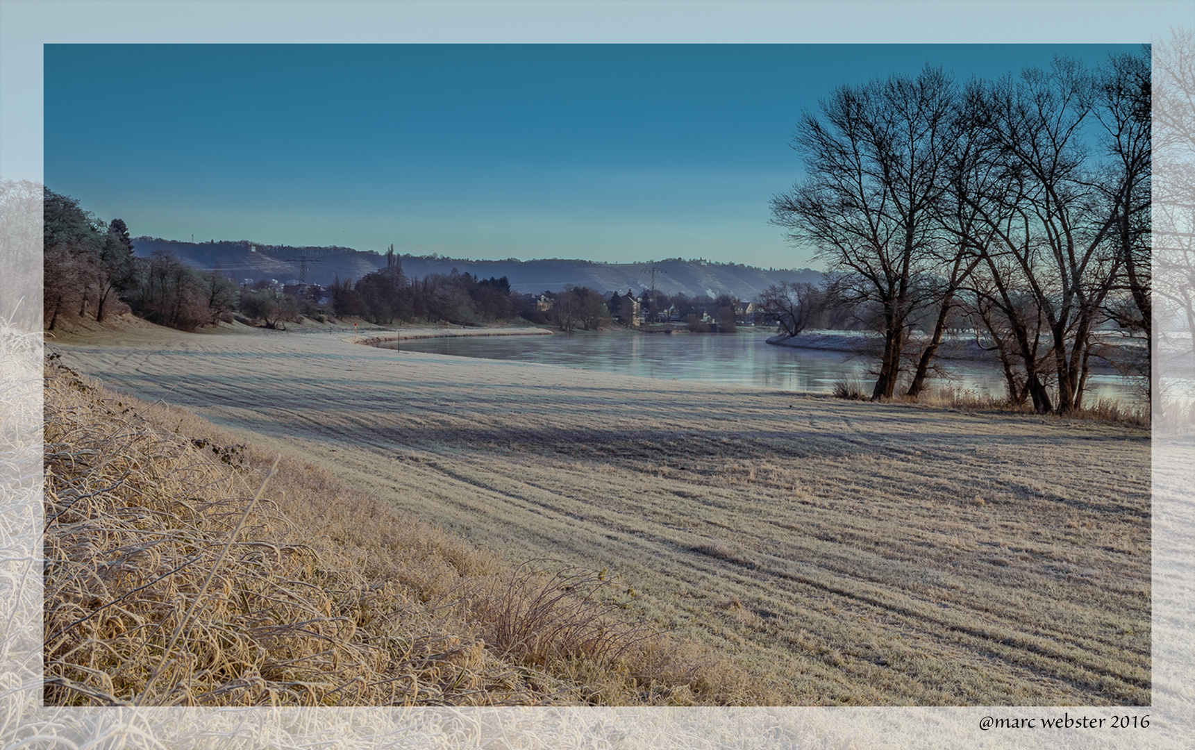 Die Elbe im Morgenfrost