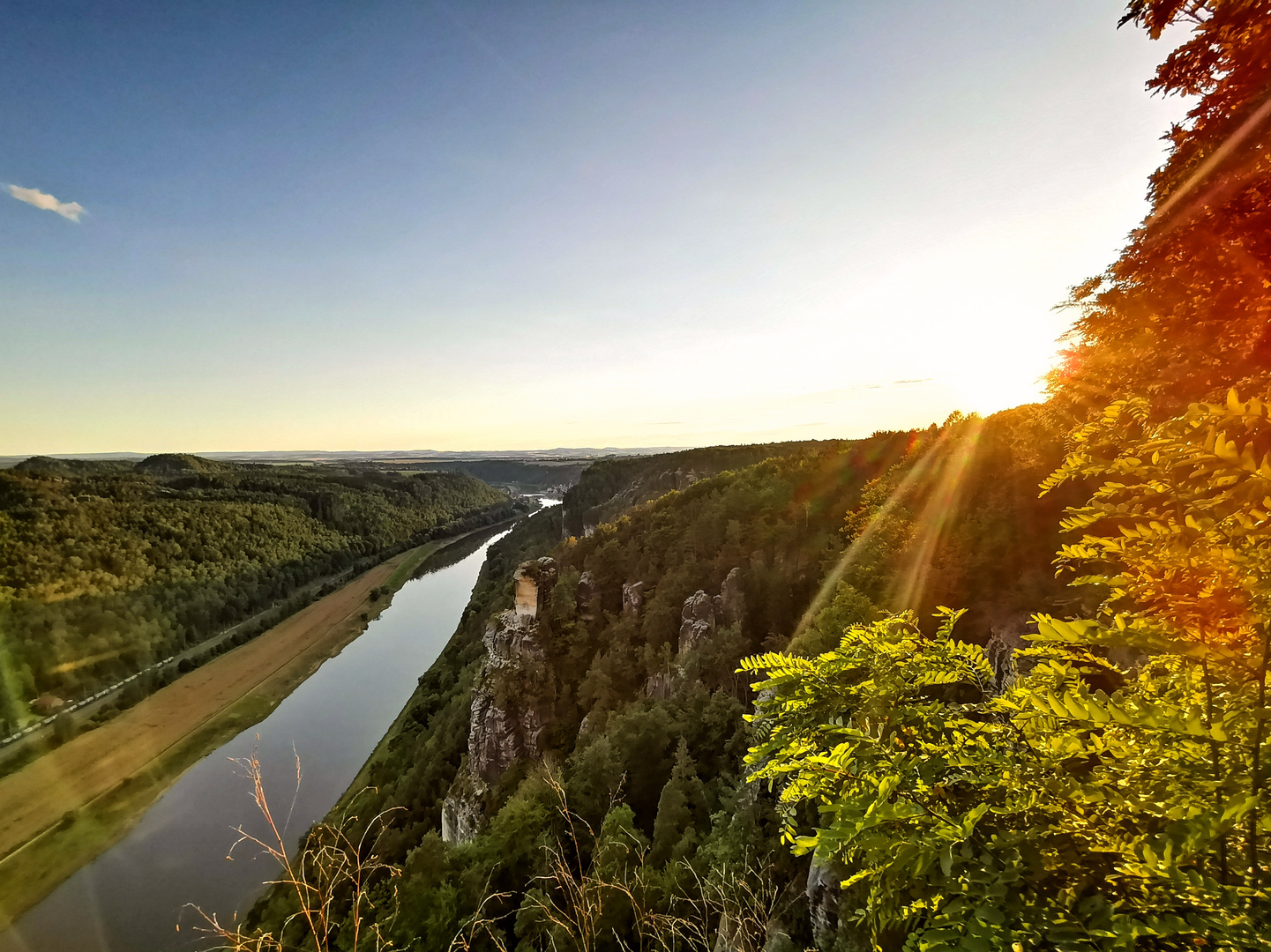 Die Elbe im Sonnenuntergang 