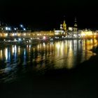 Die Elbe in Dresden bei Nacht