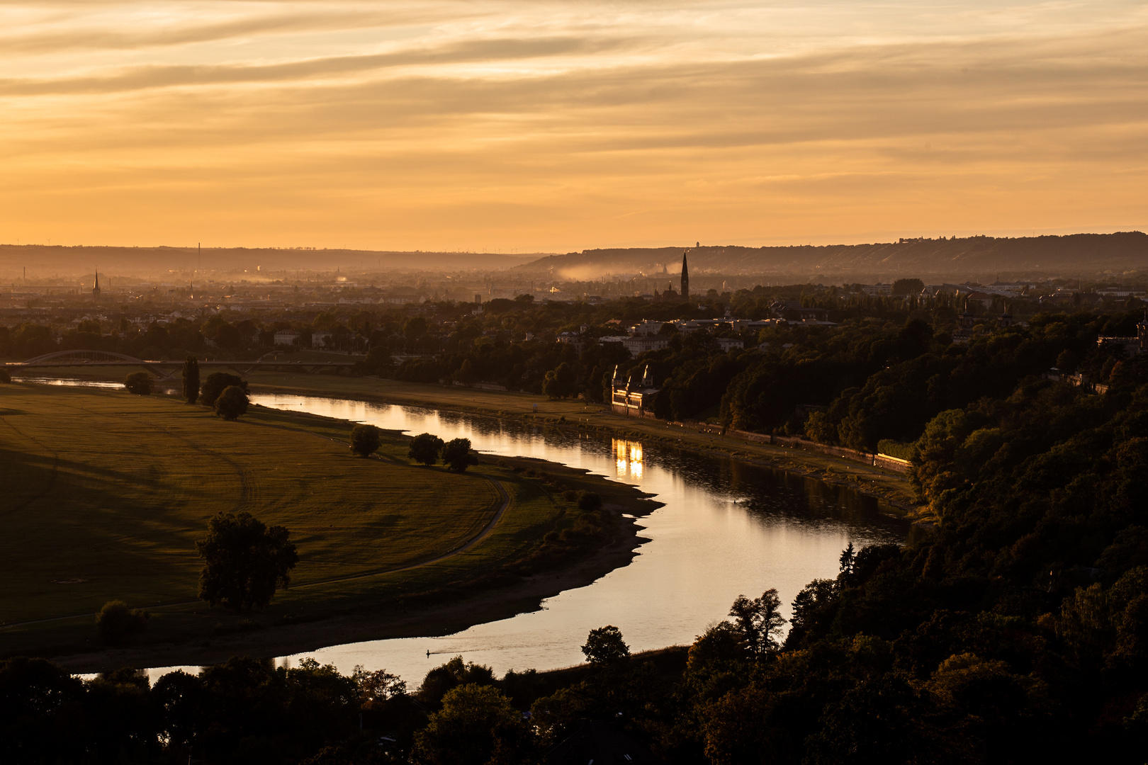 Die Elbe in Dresden zum Sonnenuntergang