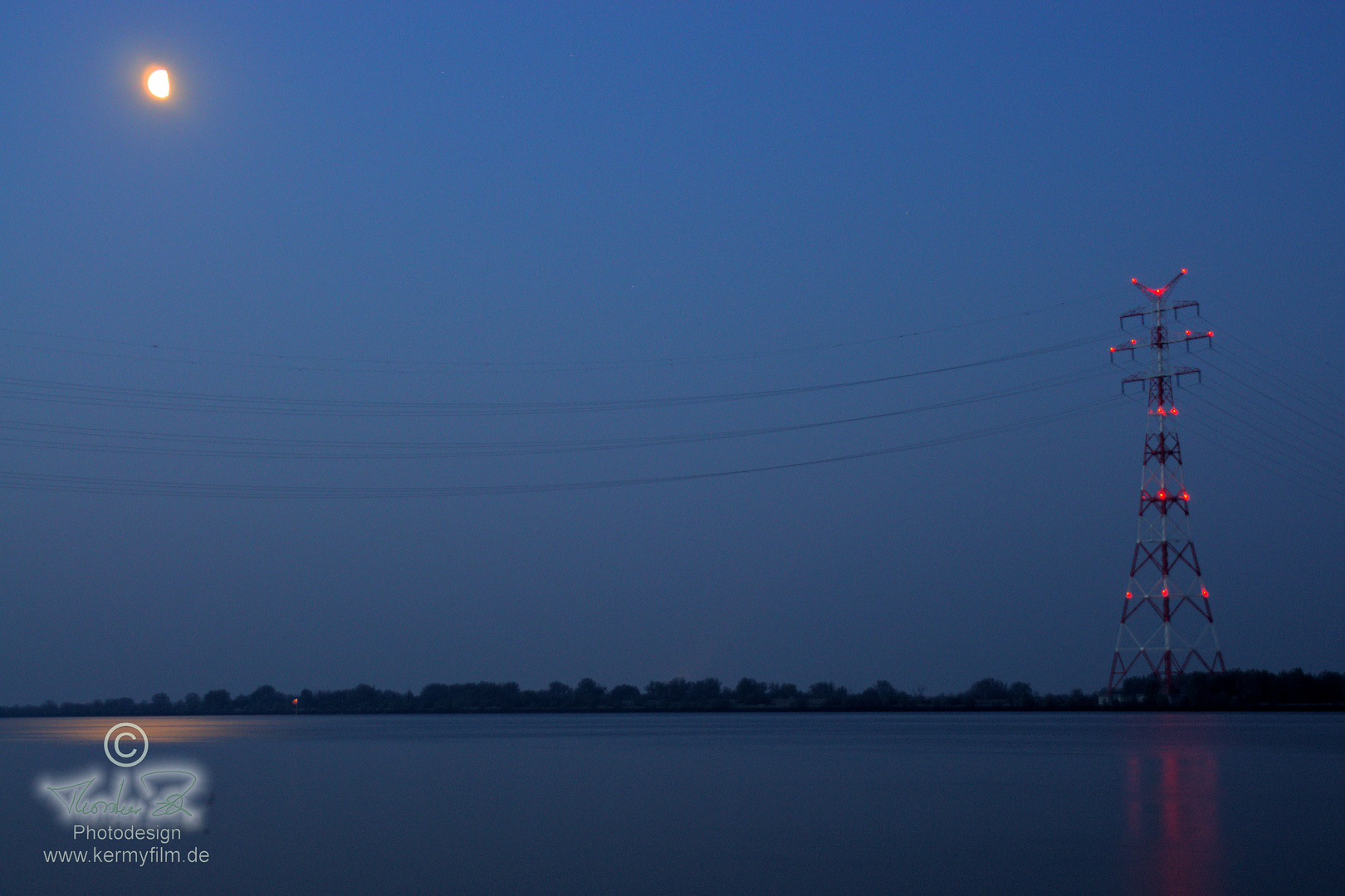 Die Elbe kurz vor Sonnenaufgang