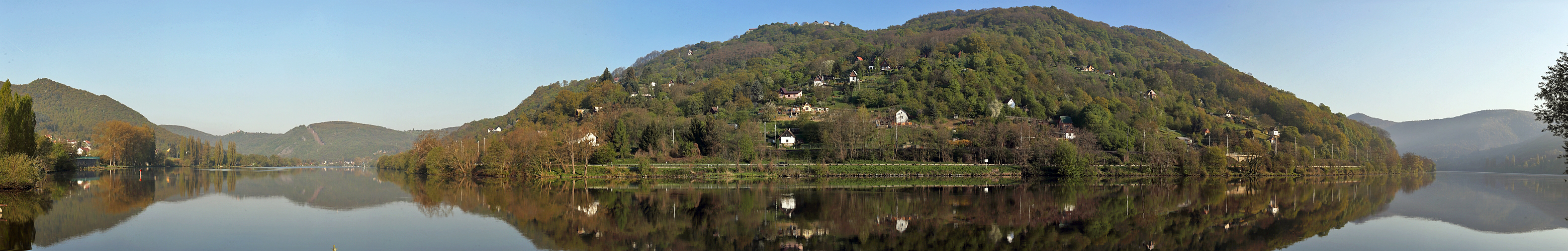 Die Elbe (Labe) an einer ihrer schönsten Stellen im Böhmischen Mittelgebirge