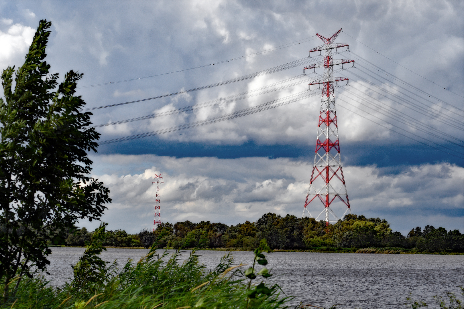 Die Elbe und der Strom - kurz vor Hamburg