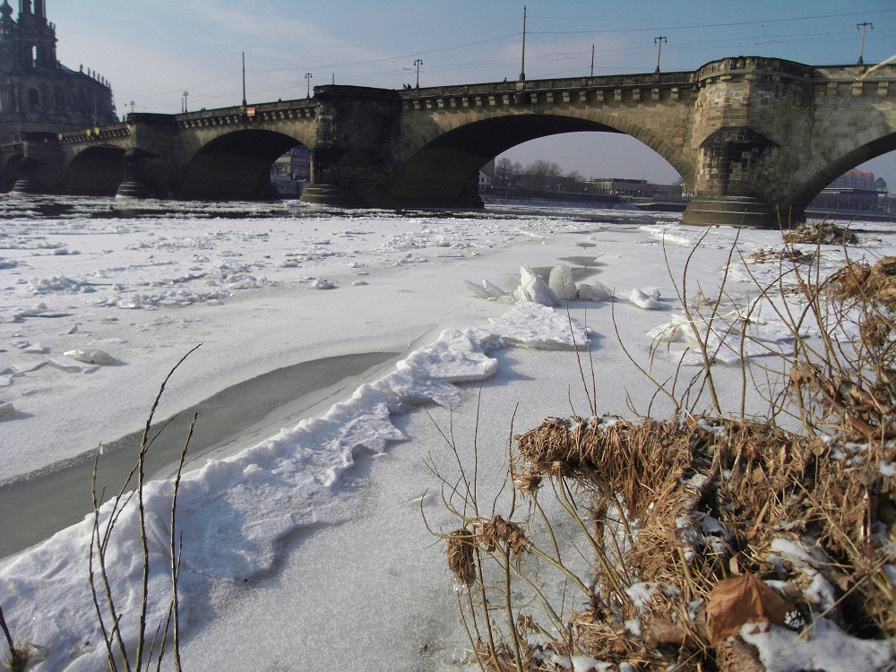 die elbe,bei sehr strengen frost