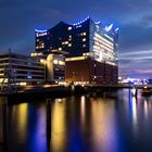 Die Elbphilharmonie bei Nacht