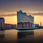 Die Elbphilharmonie bei Sonnenaufgang 