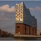 Die Elbphilharmonie bei Sonnenuntergang