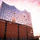 Die Elbphilharmonie bei Sonnenuntergang