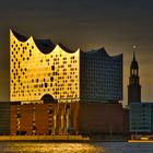 Die Elbphilharmonie im Lichte der untergehenden Sonne