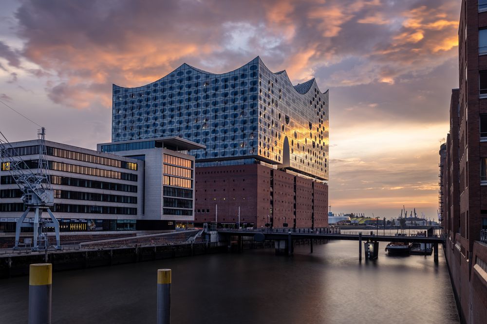 Die Elbphilharmonie im Sonnenuntergang