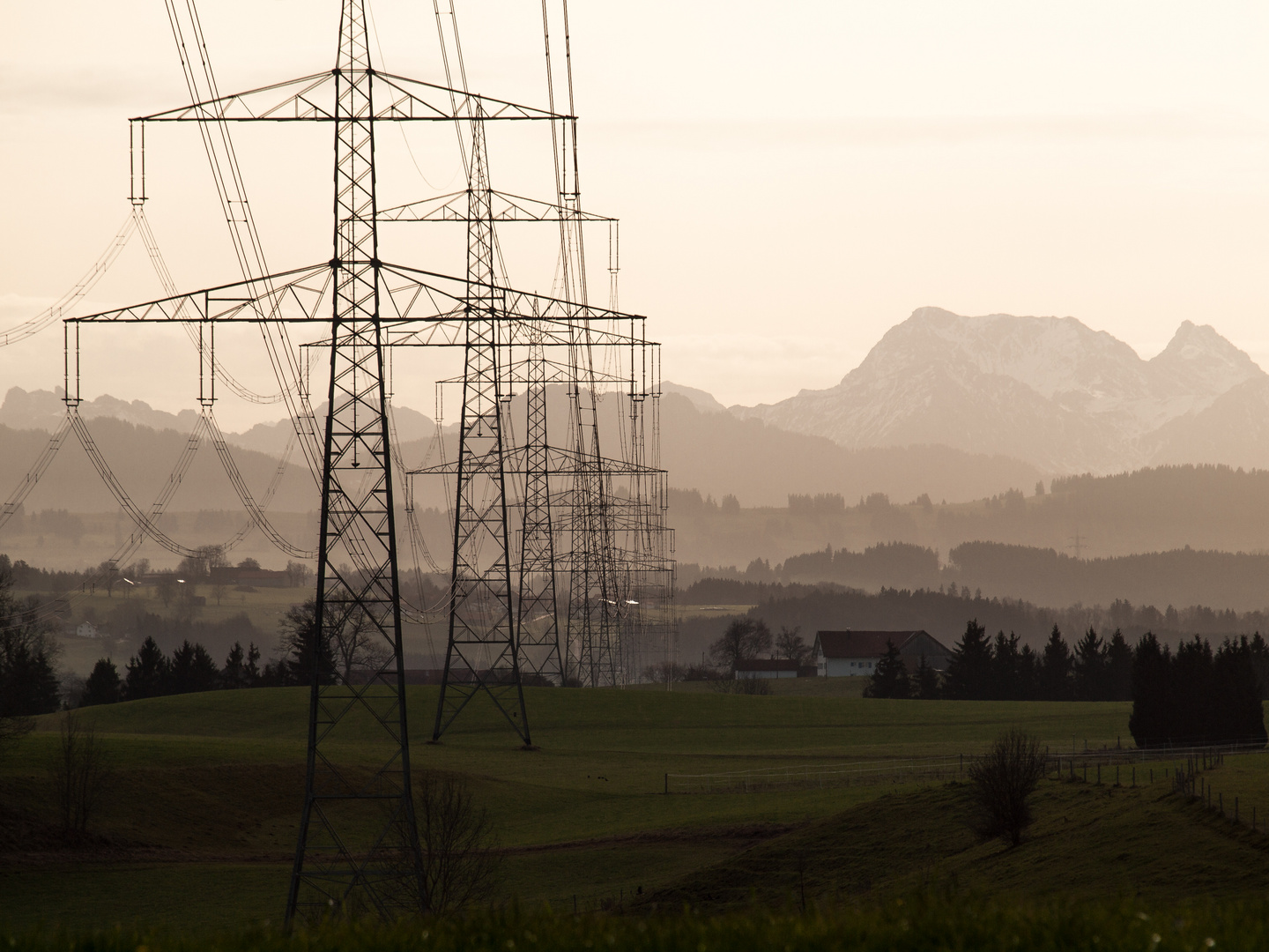 Die Elektrifizierung erreicht auch das weltabgeschiedene Allgäu ;-)