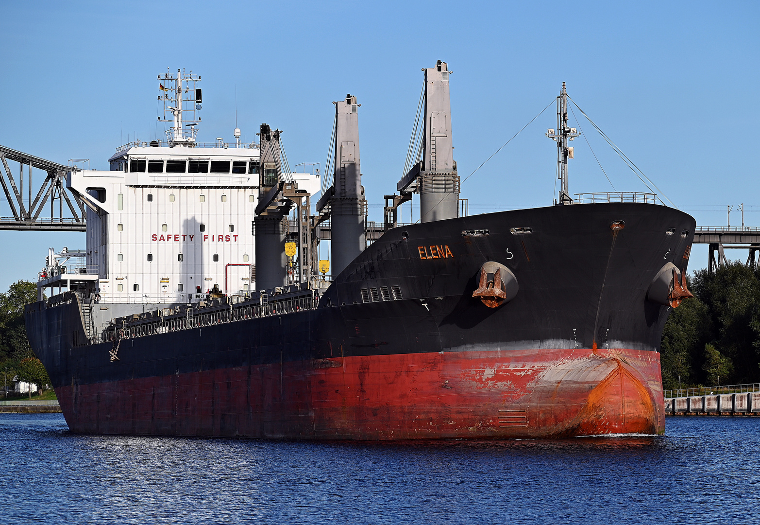 Die ELENA im Nord-Ostsee-Kanal bei Rendsburg