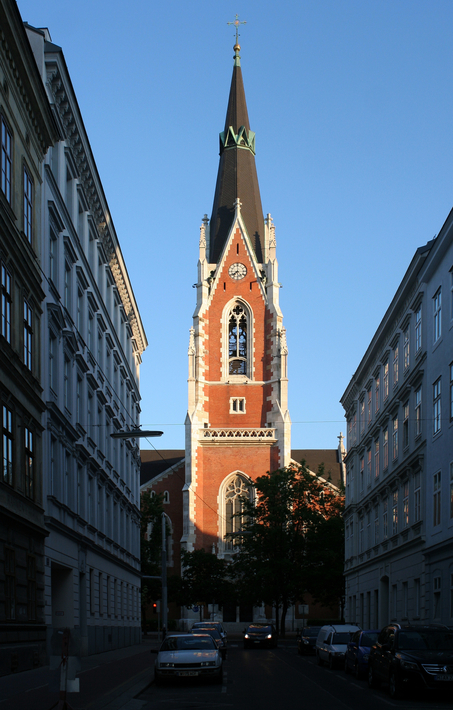 Die Elisabethkirche in der Abendsonne