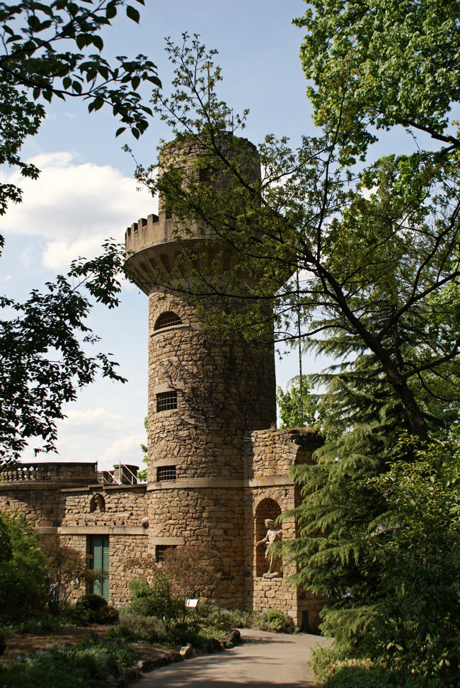 Die Emichsburg ist ein Bauwerk im Ostgarten des Blühenden Barocks in Ludwigsburg