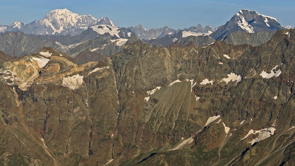 Die Entfernung des Monarchen (MontBlanc) mit 70 km...