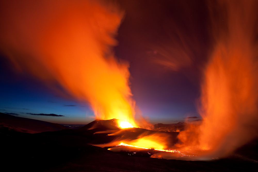 die Erde brennt beim Fimmvörðuháls