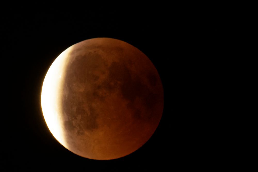 die Erde gibt den Mond langsam wieder frei - 23:25