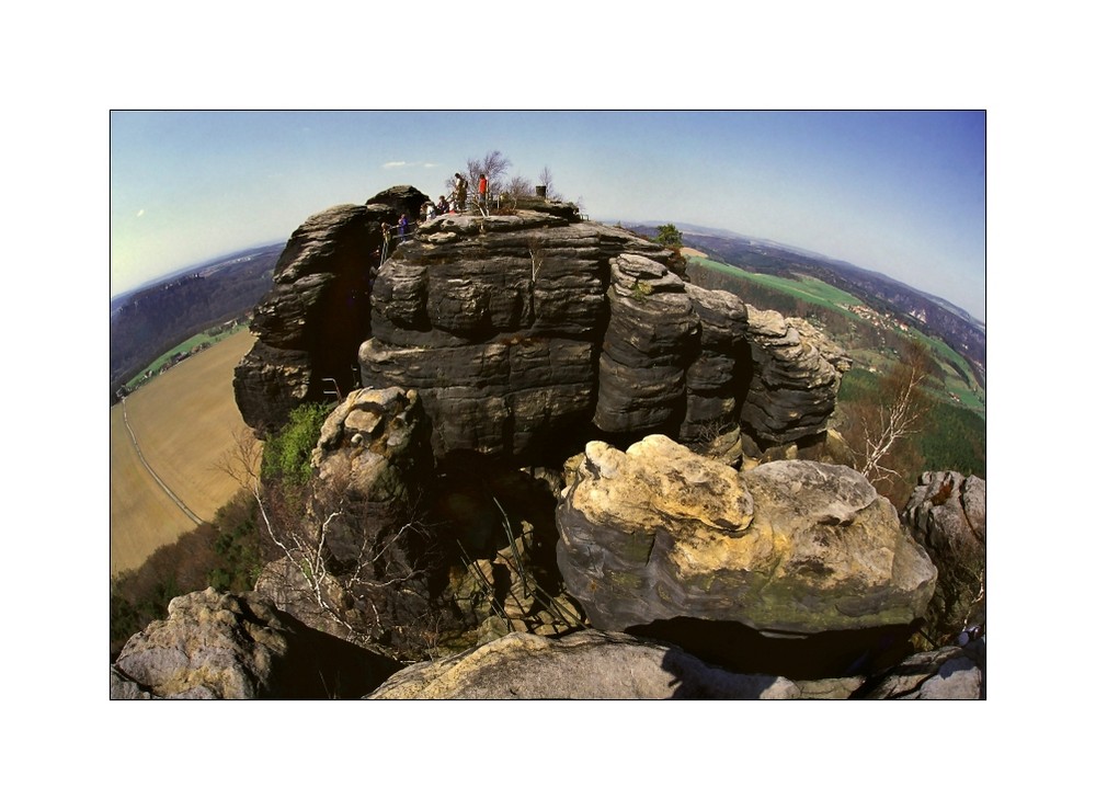 Die Erde ist rund und der Lilienstein ihr Gipfel