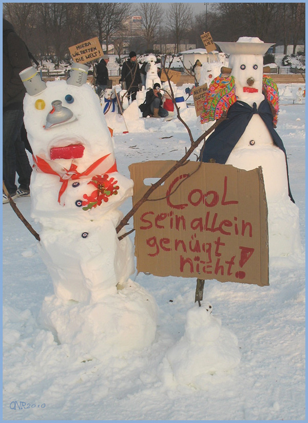 Die Erkenntnis der „geretteten Schneemänner- und –frauen“ am Schoßplatz, Berlin-Mitte