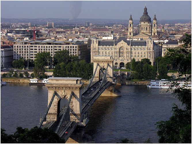 Die erste feste Brücke...