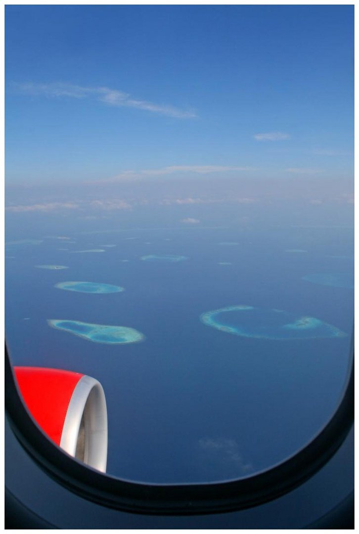 die ersten Atolle der Malediven werden gesichtet