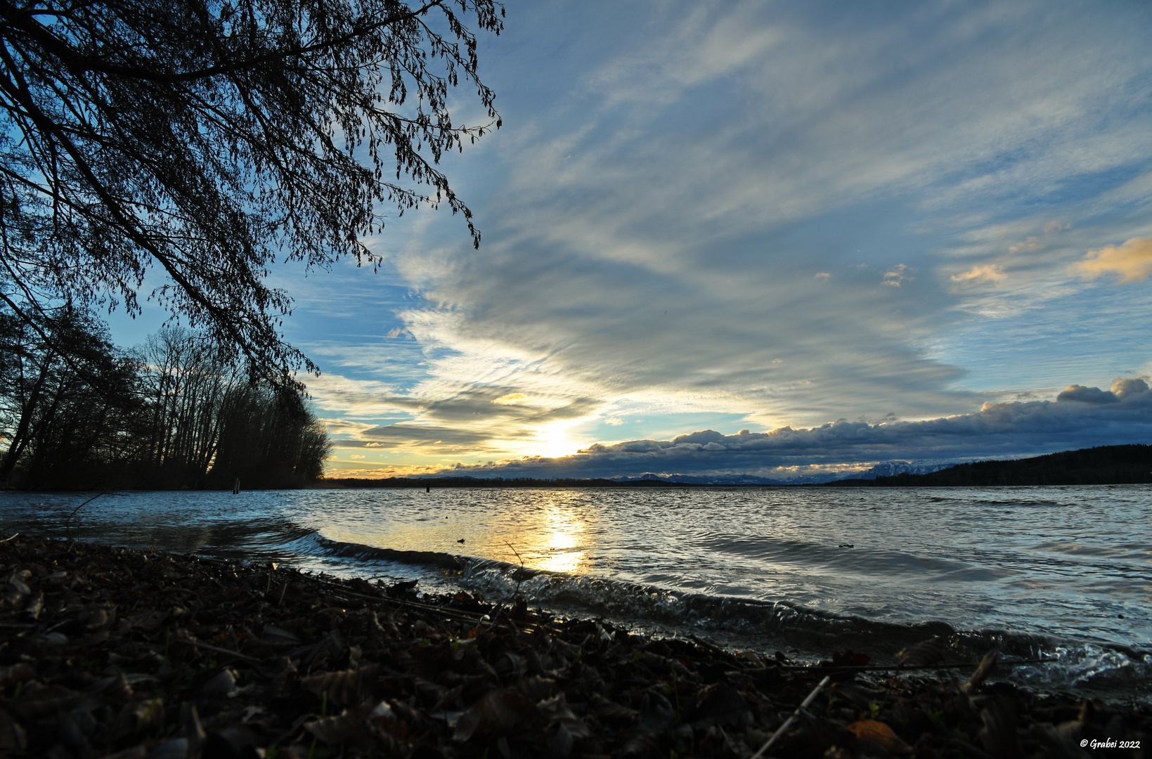 die ersten Sinnenstrahlen am Waginger See 