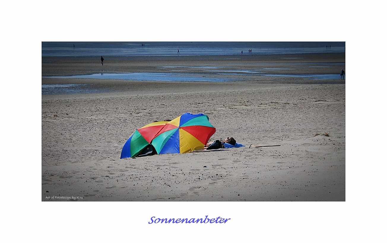 die ersten Sonnenanbeter am Strand...