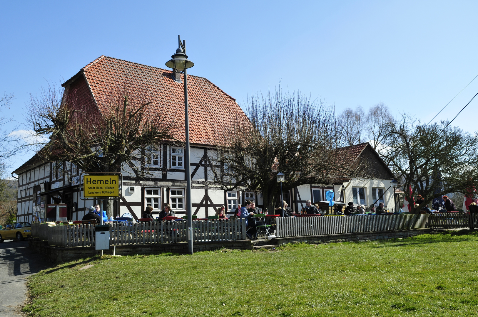 Die ersten sonnenhungrigen in Hemeln an der Weser