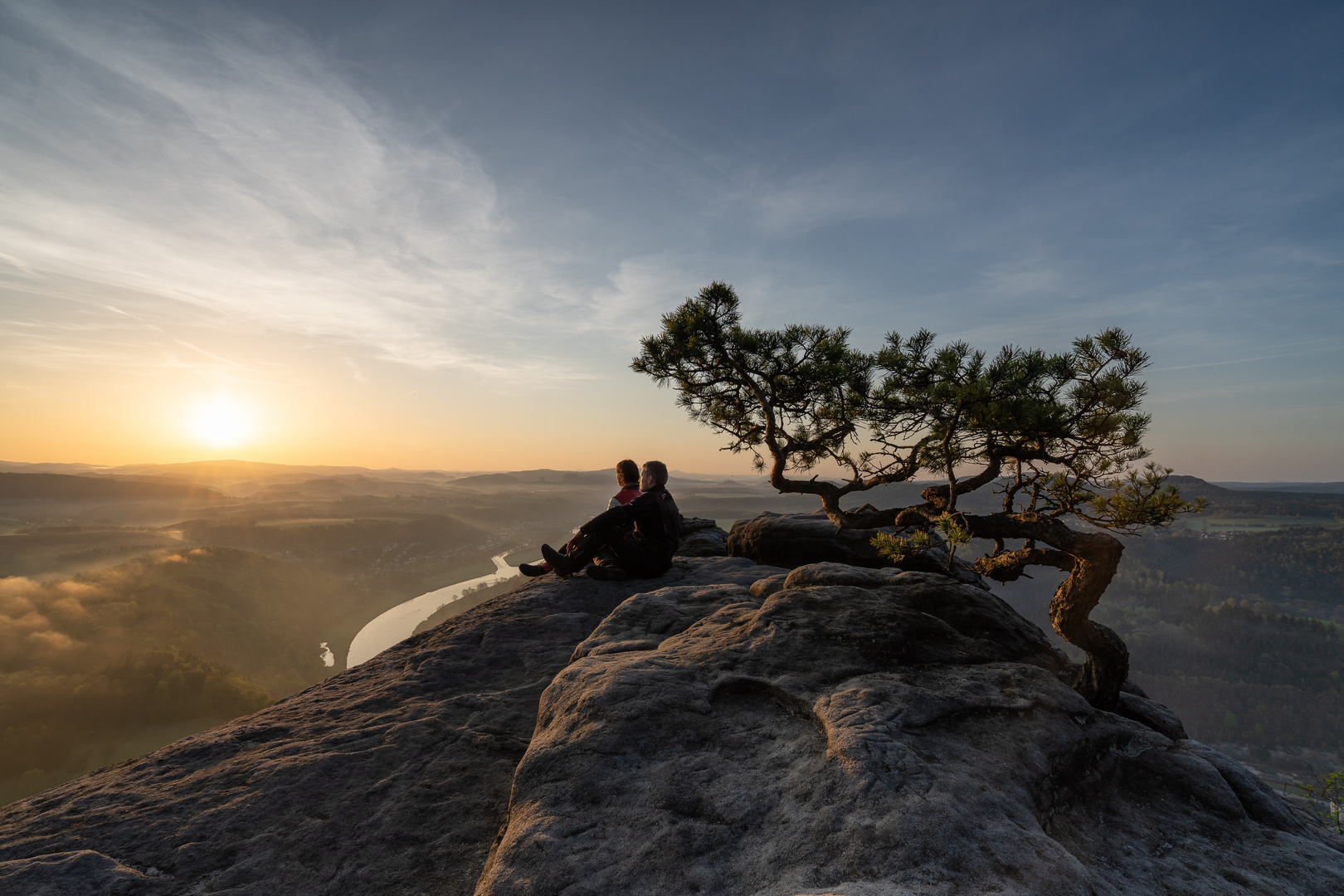 Die ersten Sonnenstrahlen am Lilienstein