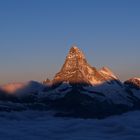 Die ersten Sonnenstrahlen am Matterhorn