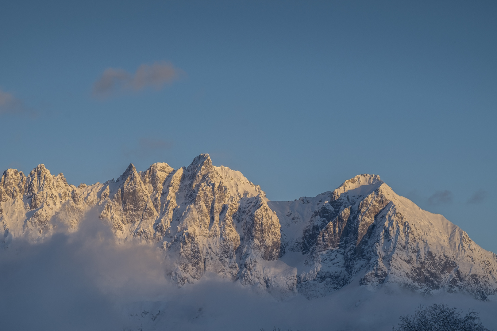 Die ersten Sonnenstrahlen am Wilden Kaiser