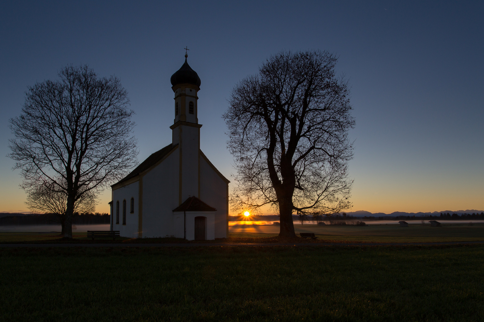 die ersten Sonnenstrahlen bei St. Johann