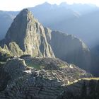 Die ersten Sonnenstrahlen erreichen Machu Picchu