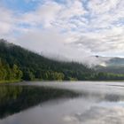 die ersten Sonnenstrahlen kommen in das Tal