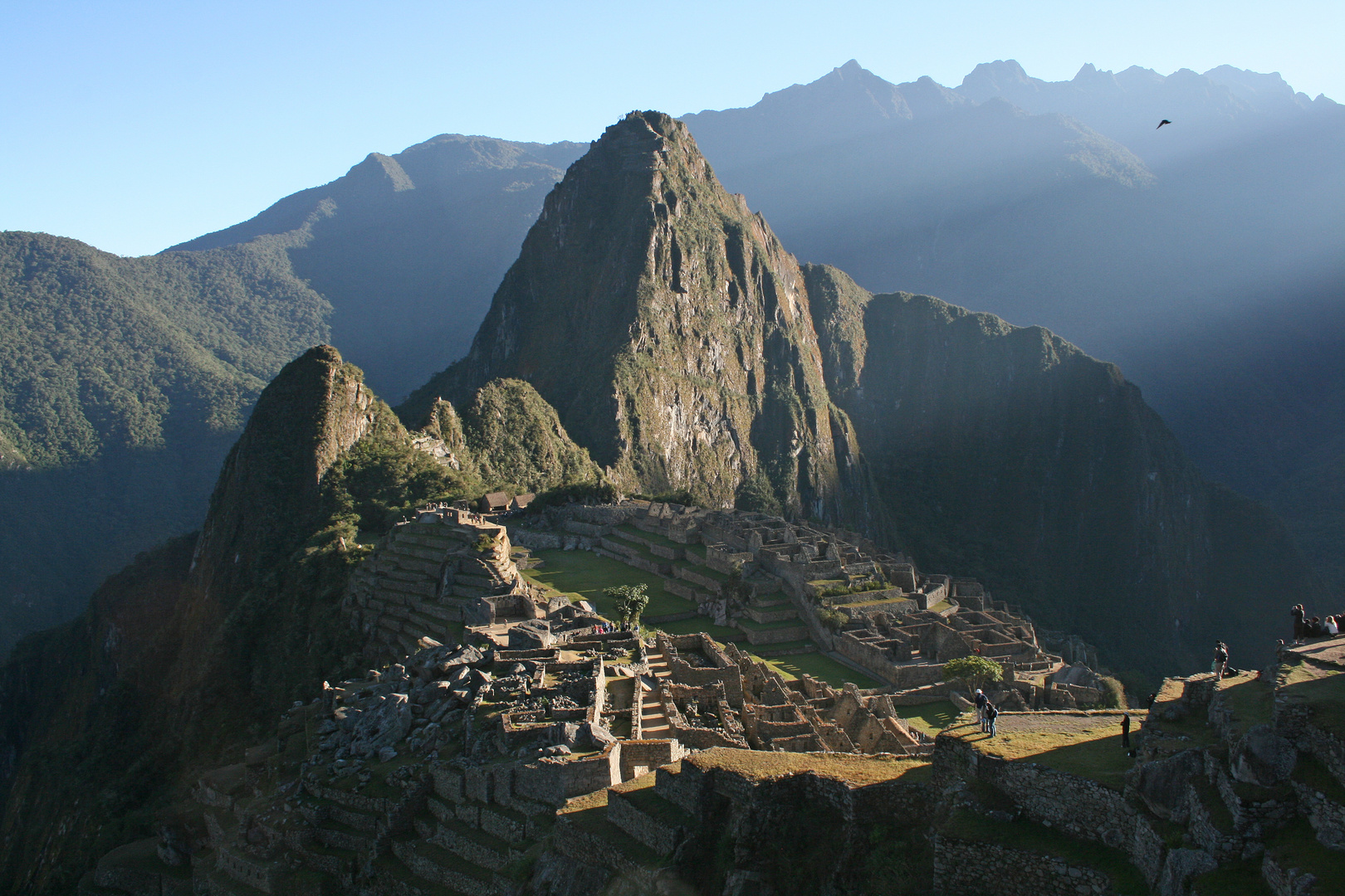 Die ersten Sonnenstrahlen über Machu Picchu