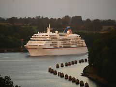 Die EUROPA auf dem Nord-Ostsee-Kanal in der Weiche Kiel Suchsdorf.