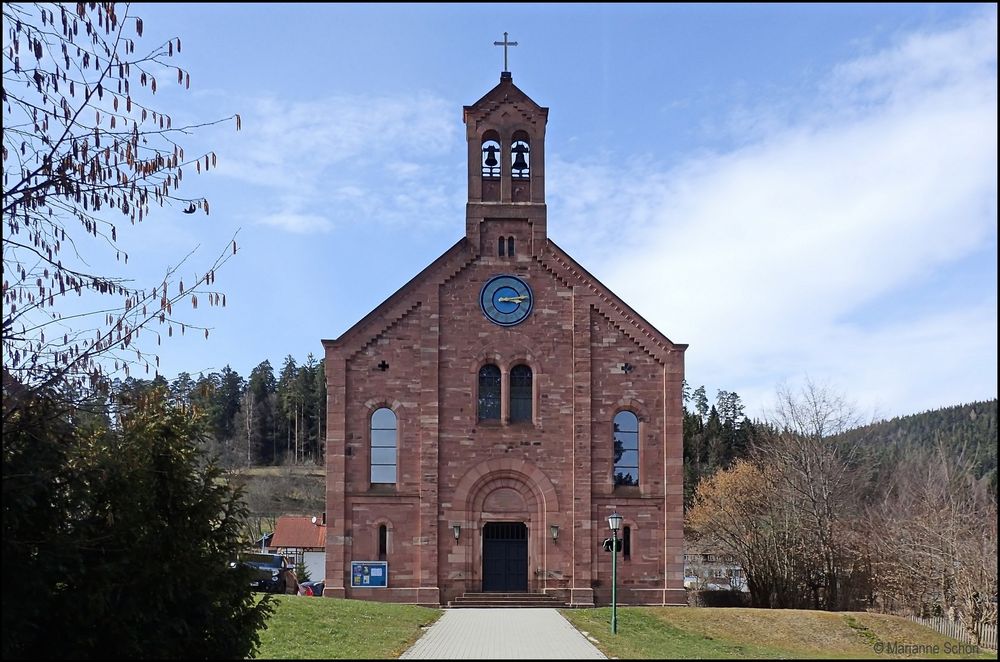 Die evangelische Kirche von Enzklösterle...