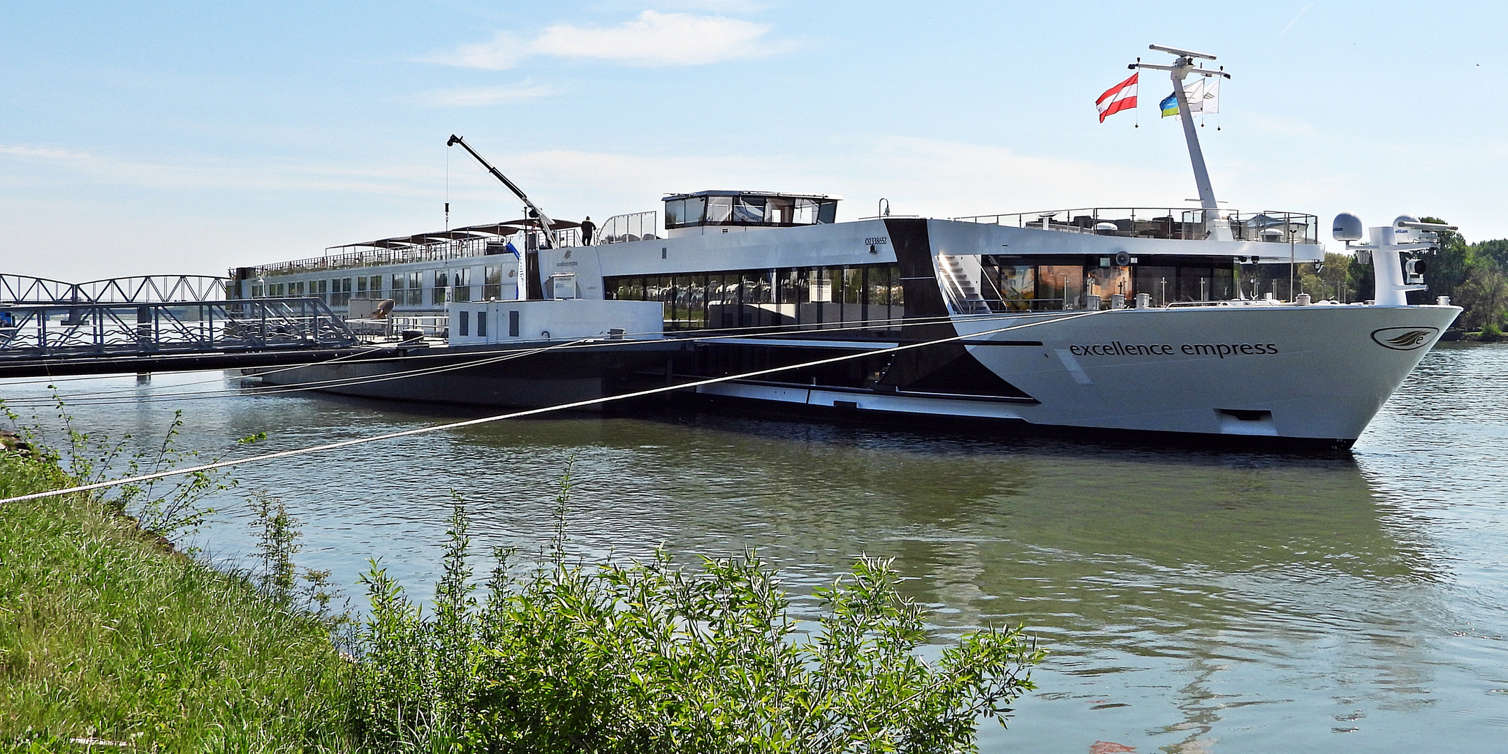 Die EXCELLENCE EMPRESS am Anleger in Krems