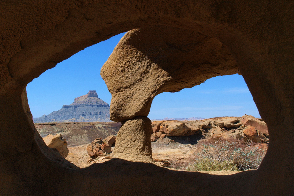 Die Factory Butte im Hintergrund