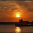 Die Fähre Strande im Sonnenuntergang