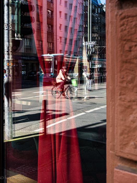 Die Fahrradfahrerin