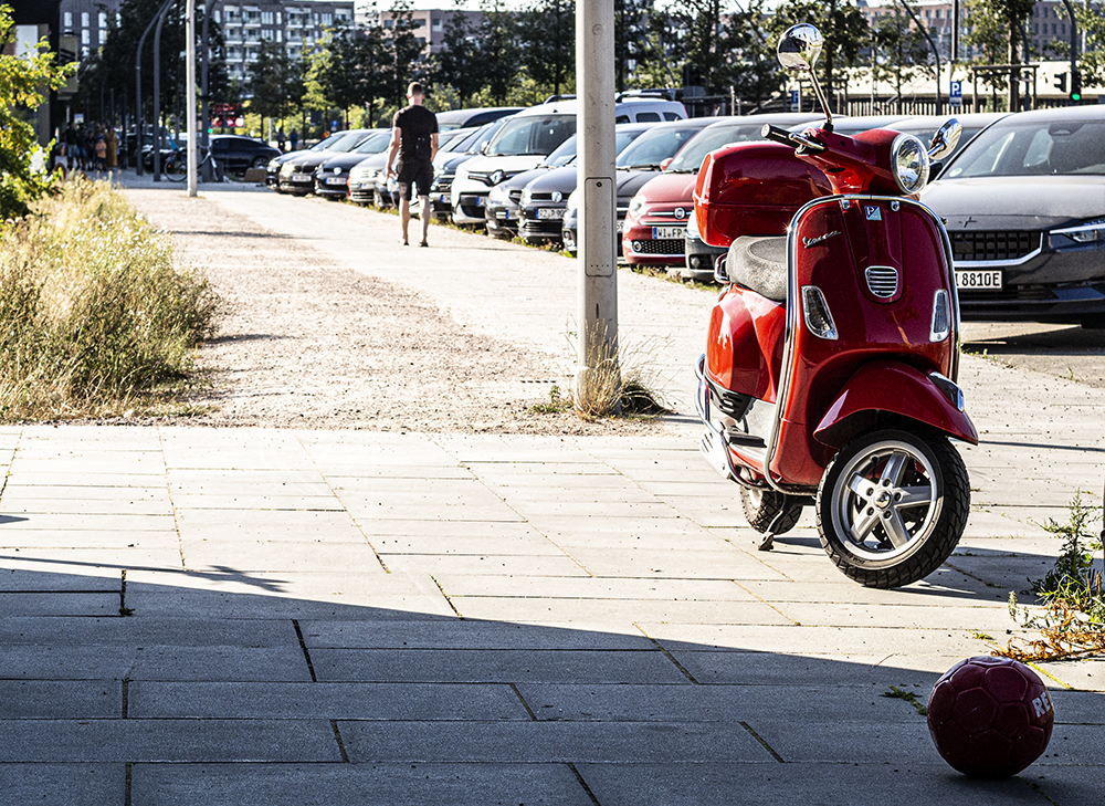 Die Fahrt und das Spiel ist zu Ende (Streetfotografie mit Menschen)