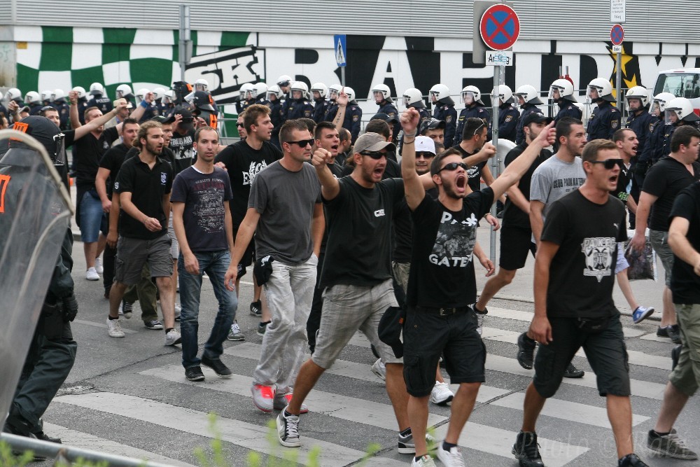 die "Fans von PAOK kommen