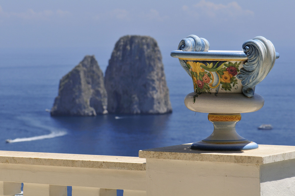 Die Faraglioni-Felsen sind das Wahrzeichen von Capri