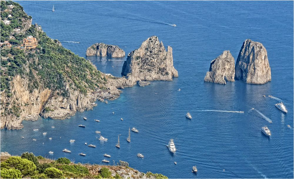 DIE FARAGLIONI FELSEN VON MONTE SOLARO-ANNACAPRI